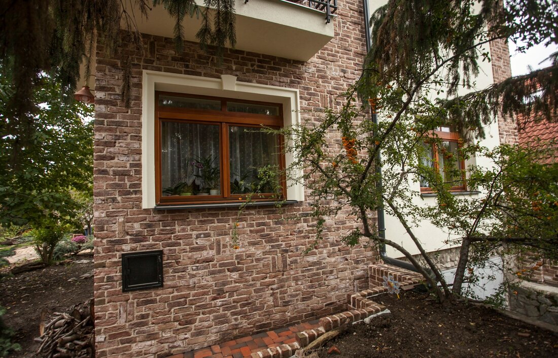 Autentický tehlový obklad Hermitage Antiek 1 na plote a fasáde rodinného domu od Rustique.sk